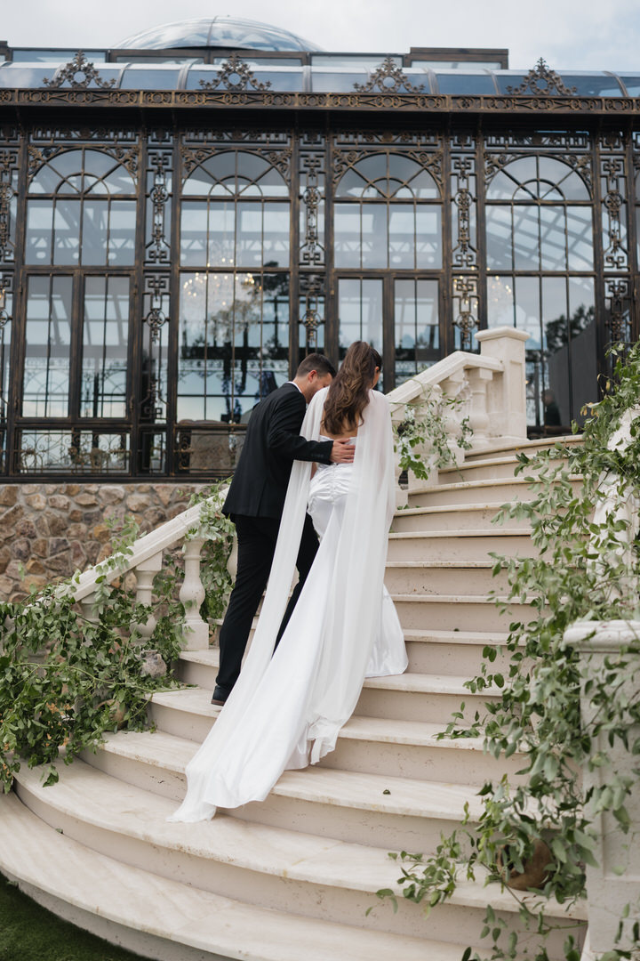 An elegant bridal session at Stone Haven in Alabama, featuring timeless bridal portraits, romantic conservatory light, and editorial details throughout the venue. This session blends classic, refined wedding photography with a soft documentary feel, perfect inspiration for brides planning a Stone Haven wedding or looking for timeless Alabama bridal portraits.